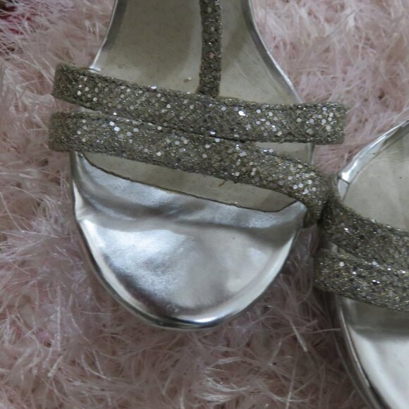 Michael Kors T strap Embellished Leather Sandals Silver Glitter sz 5.5 - Picture 2 of 14